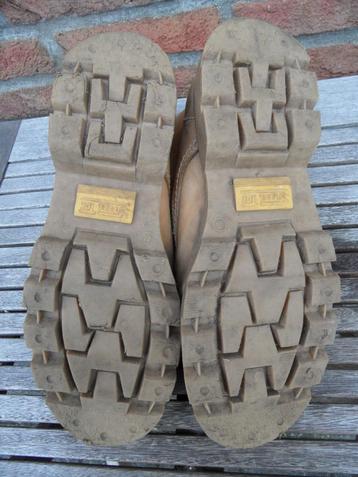 werkschoenen met stalen neus + stevige zool - maat 44 beschikbaar voor biedingen