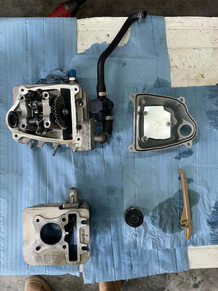 Piaggio euro5 cilinderkop/ kleppenkop 6300km, Motoren, Tuning en Styling, Ophalen of Verzenden