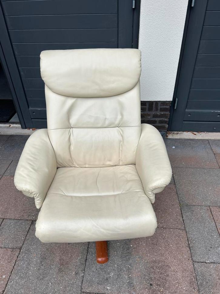 Comfortabele Draaifauteuil - Leer, Huis en Inrichting, Fauteuils, Gebruikt, Leer, Minder dan 50 cm, Minder dan 75 cm, Ophalen