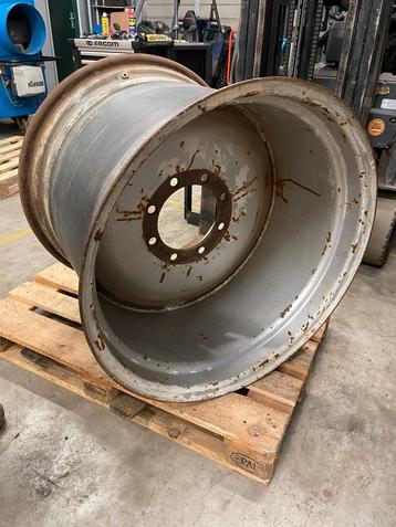 Landbouw velgen 2 stuks 27 x 32 inch ( 800 banden ) beschikbaar voor biedingen