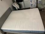 Matras + gestoffeerd bed (SLATTUM), Huis en Inrichting, Ophalen, Gebruikt, Tweepersoons, 200 cm