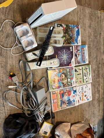 Nintendo Wii set – compleet met 2 controllers & 6 games! beschikbaar voor biedingen