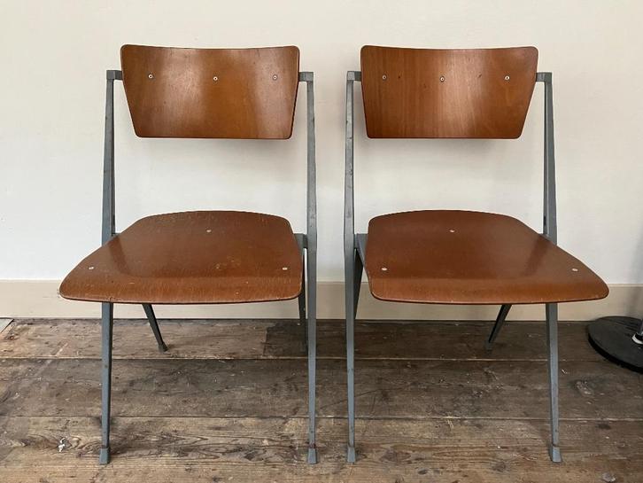 Ahrend de Cirkel WIM RIETVELD pyramide pyramid stoel kersen, Huis en Inrichting, Stoelen, Gebruikt, Twee, Hout, Metaal, Bruin