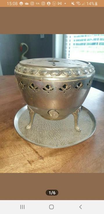 Vintage oud theelichtje met onderplaat beschikbaar voor biedingen
