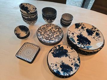 **NIEUW**GUSTA 40 DELIG SERVIES ROYALBLAUW 230,- VASTE PRIJS beschikbaar voor biedingen