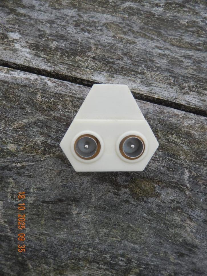 COAX splitter 2-weg (Vrouwelijk naar 2x mannelijk), Audio, Tv en Foto, Audiokabels en Televisiekabels, Zo goed als nieuw, Overige kabels