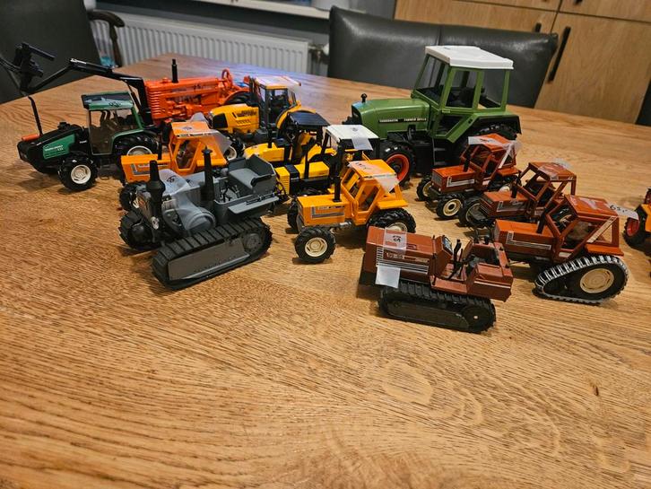 Miniaturen Renault,Fiat,Valtra,,Fendt,Unimog,Mb Track, Hobby en Vrije tijd, Modelbouw | Auto's en Voertuigen, Gebruikt, Auto, 1:32 tot 1:50