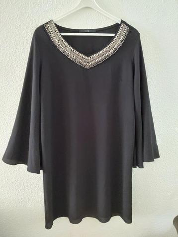 Jurk kniel.87cm 3/4 mouw Studio Mo medium zwart 1wk gedragen beschikbaar voor biedingen