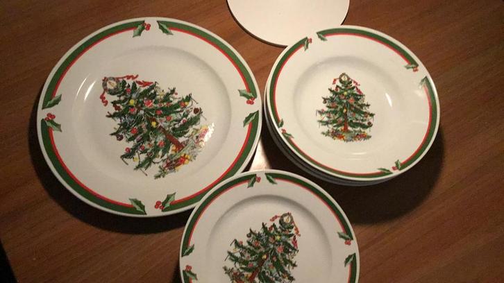 Kerstservies 14-delig, Huis en Inrichting, Keuken | Servies, Zo goed als nieuw, Bord(en), Overige stijlen, Porselein, Ophalen of Verzenden