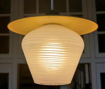 Hanglampje, bewerkt glas, gele kap, vintage, jaren 50 / 60 beschikbaar voor biedingen