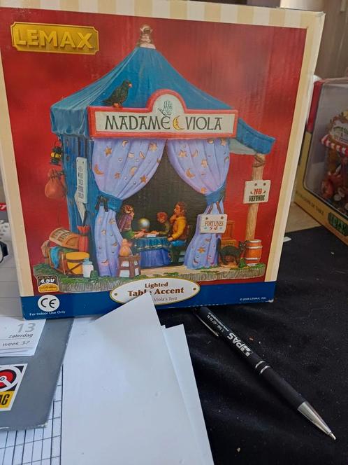 Lemax Madame Viola Zegster - Verlicht Tafelstuk, Diversen, Kerst, Zo goed als nieuw, Ophalen of Verzenden
