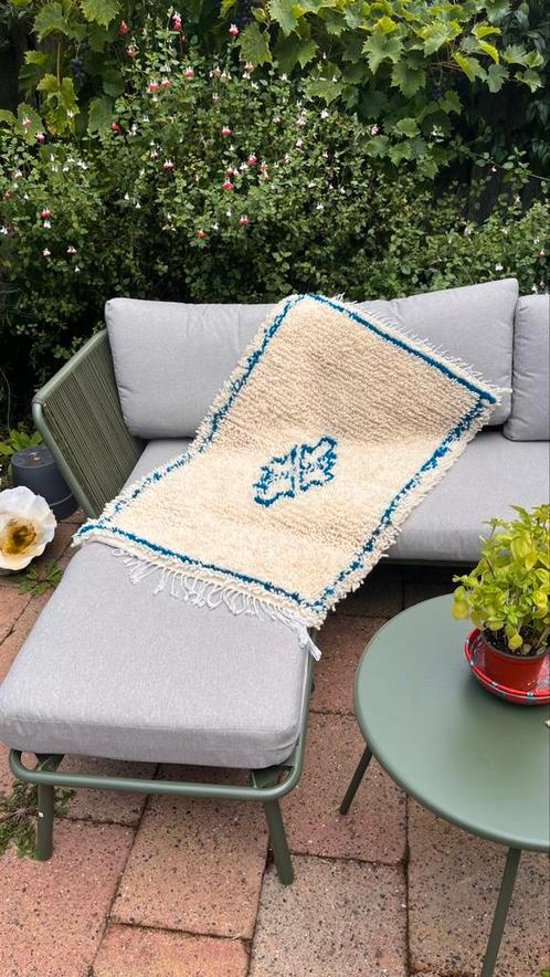 100% berber wollen kleedje vloerkleed wit blauw vintage oud, Huis en Inrichting, Stoffering | Tapijten en Kleden, 50 tot 100 cm