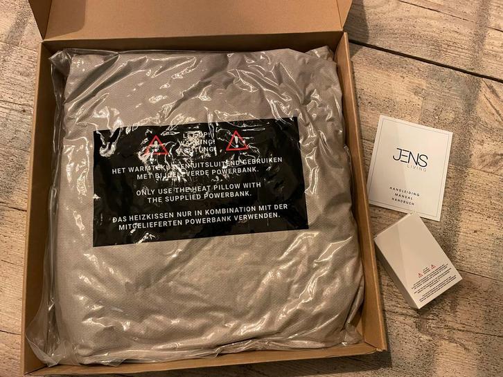 Hot Pillow  Draadloos Warmtekussen met Powerbank, Huis en Inrichting, Woonaccessoires | Kussens, Nieuw, Ophalen of Verzenden