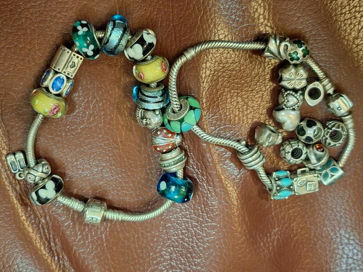 Pandora Bedelarmbanden met diverse bedels, Sieraden, Tassen en Uiterlijk, Armbanden, Gebruikt, Zilver, Zilver, Met bedels of kralen