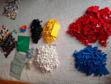 Ca. 6kg Lego blokken, poppetjes, bouwplaten, wielen, ramen beschikbaar voor biedingen