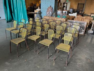 25 Zeer Unieke Metalen Stoelen Jaren 50 Ontwerp Rene Malaval beschikbaar voor biedingen