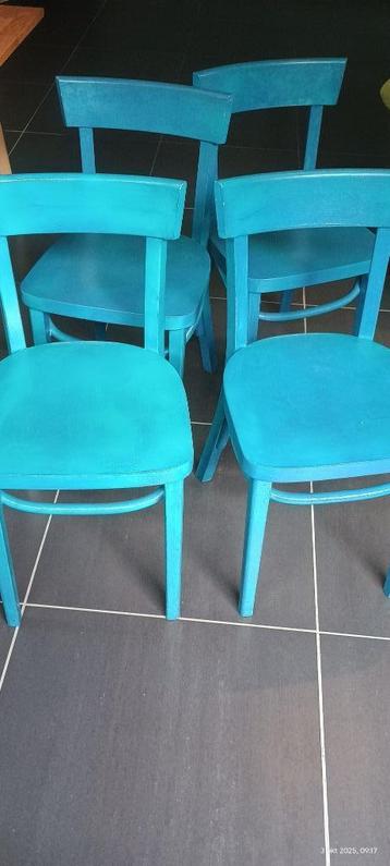 4 stoelen eetkamer of keukentafel, massief hout beschikbaar voor biedingen
