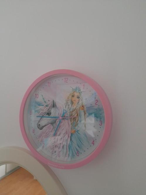 Topmodel roze klok sneeuw princces op unicorn, eenhoorn, Kinderen en Baby's, Kinderkamer | Inrichting en Decoratie, Gebruikt, Klok