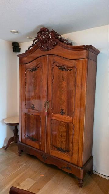 Hollandse mahonie kuifkast € 375 beschikbaar voor biedingen