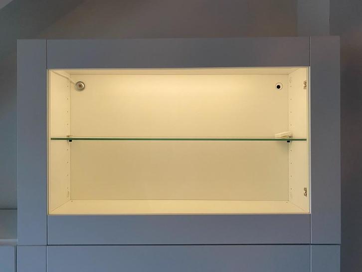 Nieuw! - IKEA Besta kast vitrinedeur wit/Sindvik 60x 22x 38, Huis en Inrichting, Kasten | Wandmeubels, Nieuw, Minder dan 100 cm