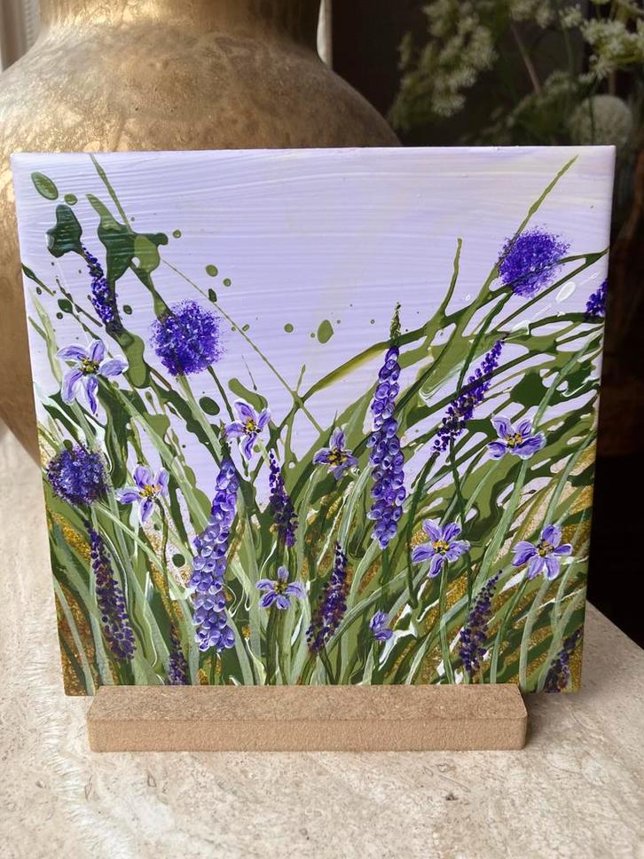 Handbeschilderd Tegel Schilderijtje Paars Bloemenveld ByJ&S, Antiek en Kunst, Kunst | Schilderijen | Abstract, Ophalen of Verzenden