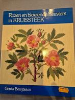 Rozen en bloeiende heesters in kruissteek, Ophalen of Verzenden, Zo goed als nieuw, Handborduren, Overige typen