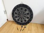 Winmau dartbord met 3 pijltjes (1 beschadigd), Sport en Fitness, Darts, Ophalen of Verzenden, Gebruikt, Dartbord met pijlen