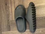 Yeezy Foam Runner Slipper - Maat 45, Kleding | Dames, Schoenen, Ophalen of Verzenden, Nieuw, Zwart, Slippers