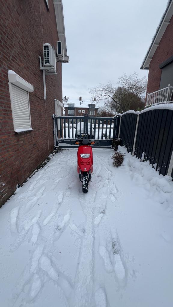 Piaggio typhoon 50cc 2001 nieuwstaat, Fietsen en Brommers, Scooters | Piaggio, Zo goed als nieuw, Overige modellen, Benzine, Ophalen of Verzenden