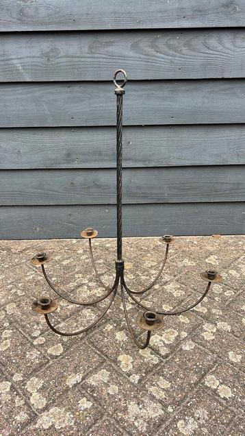 Brocante kroonluchter beschikbaar voor biedingen