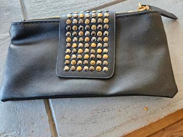 Nieuwe zwarte clutch met studs beschikbaar voor biedingen