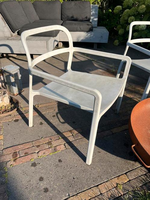 Wit grijs buitenstoel, Tuin en Terras, Tuinstoelen, Gebruikt, Kunststof, Stapelbaar, Ophalen
