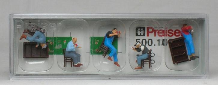 Preiser 10601: zittende figuren met stoelen en tafels., Hobby en Vrije tijd, Modeltreinen | H0, Nieuw, Wagon, Wisselstroom, Märklin