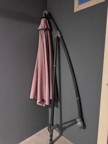 Zweefparasol  beschikbaar voor biedingen