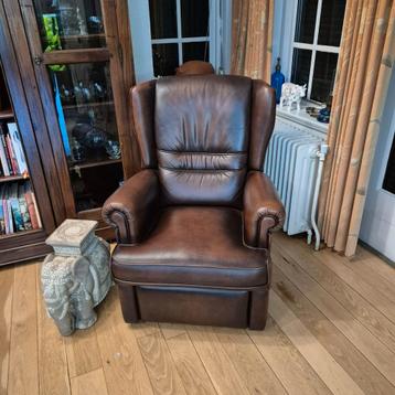 Luxe leren fauteuil elektrisch verstelbaar beschikbaar voor biedingen