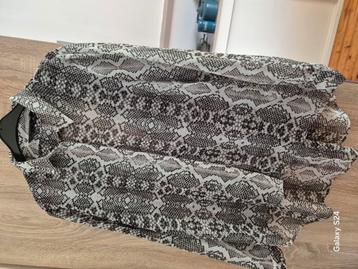 Leuke blouse als nieuw met op de rug leuk bloot stukje beschikbaar voor biedingen