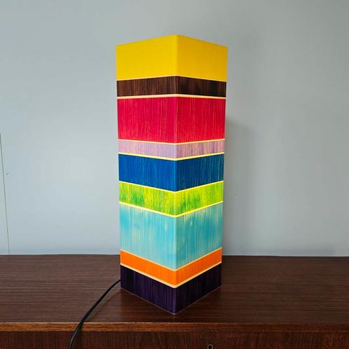 Plexiglas tafellamp, kleurrijk, Huis en Inrichting, Lampen | Tafellampen, Gebruikt, Minder dan 50 cm, Kunststof, Ophalen of Verzenden