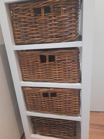 Ladekast met riten mand beschikbaar voor biedingen