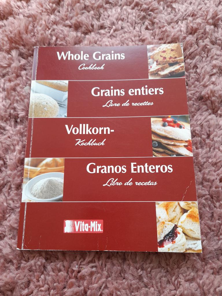 Vitamix whole grains cookbook paperback, Ophalen of Verzenden, Gelezen, Gezond koken