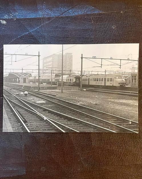 Grote foto Rotterdam CS met TEE (1975) (18 x 12 cm), Verzamelen, Spoorwegen en Tramwegen, Gebruikt, Trein, Ophalen of Verzenden