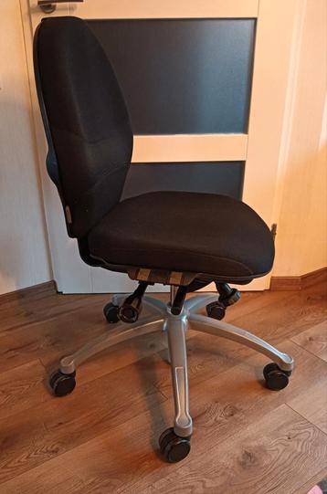 Ergonomische bureaustoel van RH beschikbaar voor biedingen