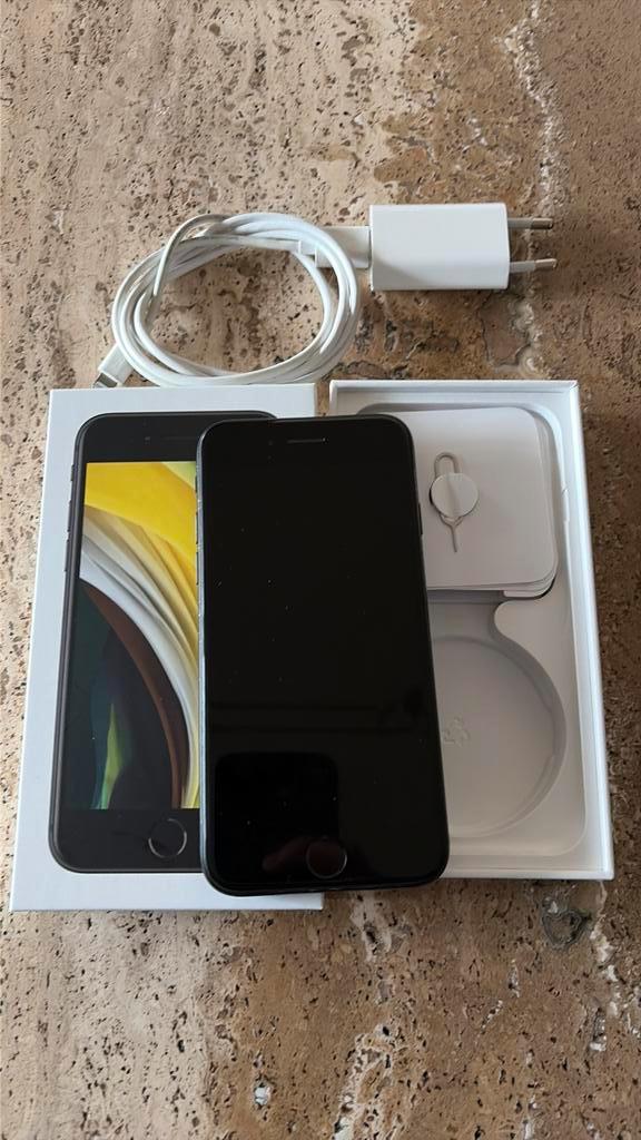 Iphone se 2020, Telecommunicatie, Mobiele telefoons | Apple iPhone, Gebruikt, 64 GB, Zonder abonnement, Zonder simlock, iPhone SE (2020)