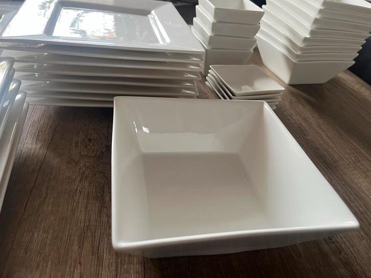 Compleet Servies - Borden, Schalen, Plateaus, Huis en Inrichting, Keuken | Servies, Gebruikt, Compleet servies, Effen, Keramiek
