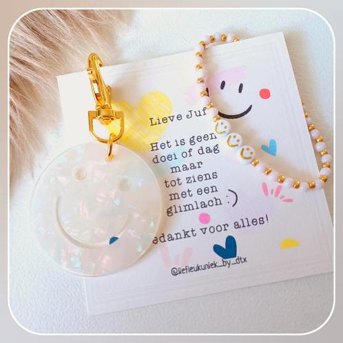 Nieuw! Smileykaart juffenbedankjes sleutelhanger + armbandje, Hobby en Vrije tijd, Kaarten | Zelfgemaakt, Nieuw, Overige thema's