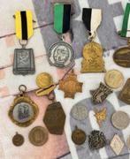 Diverse 22 medaille lintjes munten wielrennen vierdaagse ect, Postzegels en Munten, Penningen en Medailles, Ophalen of Verzenden