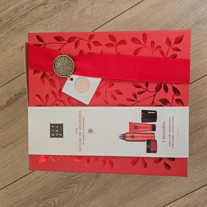 Rituals gift set m, nieuw in verpakking, Sieraden, Tassen en Uiterlijk, Uiterlijk | Lichaamsverzorging, Nieuw, Bad & Douche, Ophalen of Verzenden