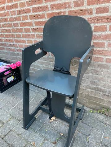 Meegroei stoel, gratis af te halen beschikbaar voor biedingen