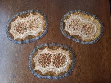 3 vintage kleedjes met bloemen opdruk beschikbaar voor biedingen