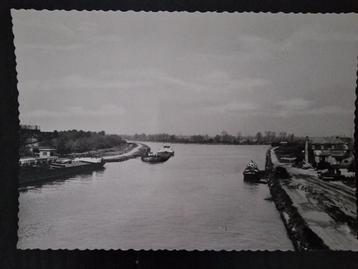 Kwaadmechelen, Kanaal tweesprong met schepen beschikbaar voor biedingen
