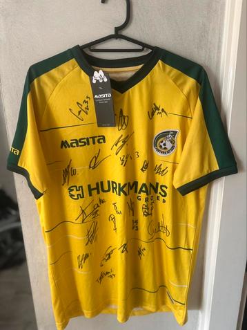 Nieuw gesingeerd shirt fortuna sittard beschikbaar voor biedingen